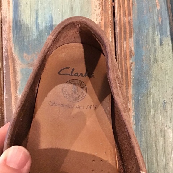 Clarks 10.5 Loafers Mens Distressed Leather Brown Stitching Detail Stacked Heel